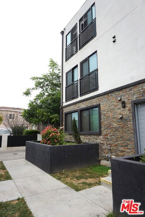 1570 W 36th Street