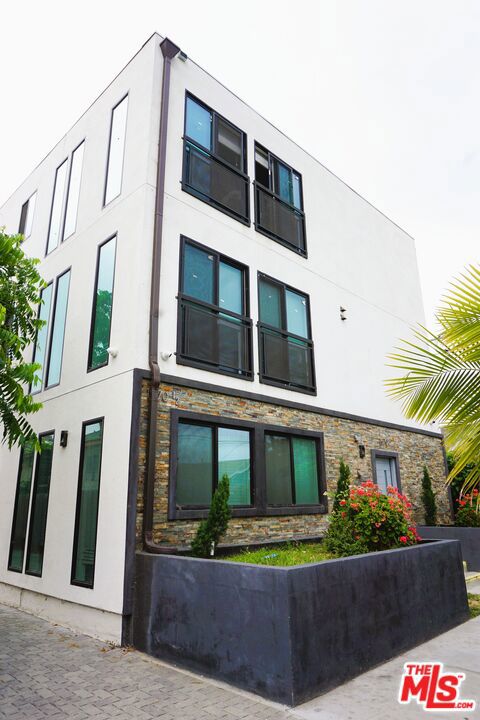 1570 W 36th Street