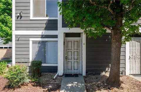 824 N Pasadena Ave Unit 6, Azusa, CA 91702 - MLS#: CV26076361