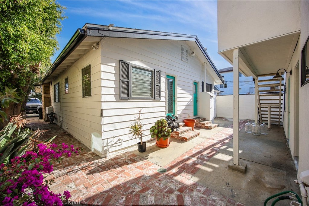 1054 W 23rd Street