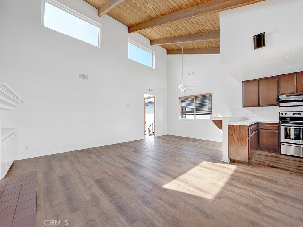 907 E Balboa Boulevard A