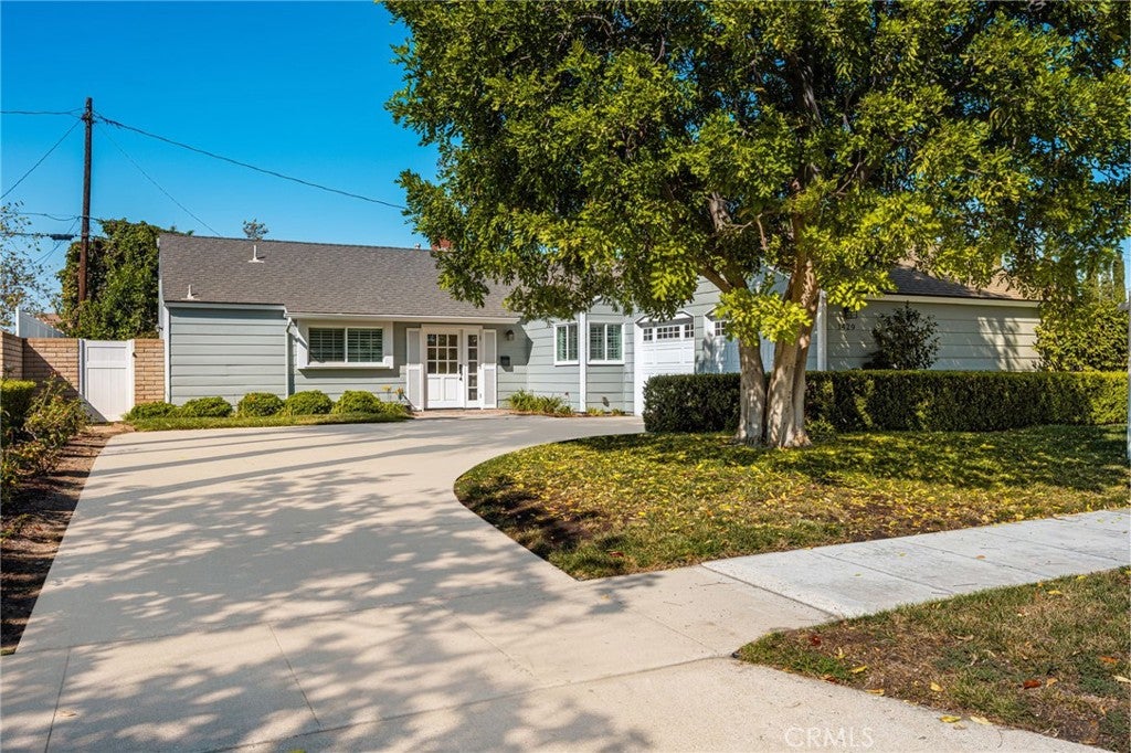 1429 E Fairway