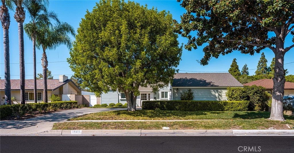 1429 E Fairway