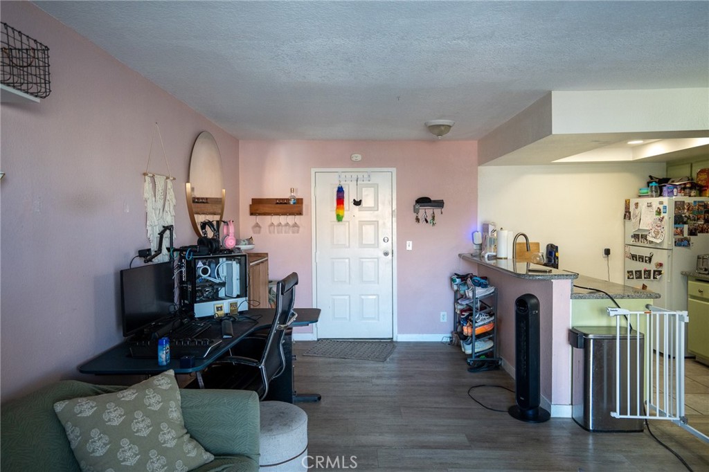 327 Chestnut Avenue 201