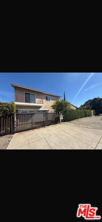 Great Investment Opportunity!This spacious 4-bedroom, 3-bath home includes a duplex unit with its own 1-bedroom, 1-bath, and living area-perfect for rental income or multigenerational living. The property has been well-maintained and recently renovated, making it move-in ready for tenants or owners.Investors-bring me your best deal!