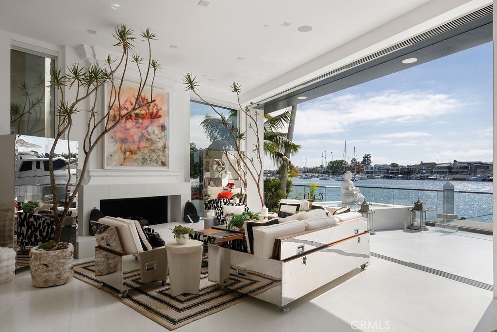 Photo of 87 Linda ISLE, Newport Beach, CA 92660 (MLS # OC26135851)