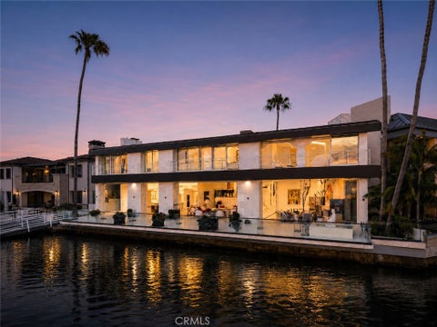Photo of 87 Linda ISLE, Newport Beach, CA 92660 (MLS # OC26135851)