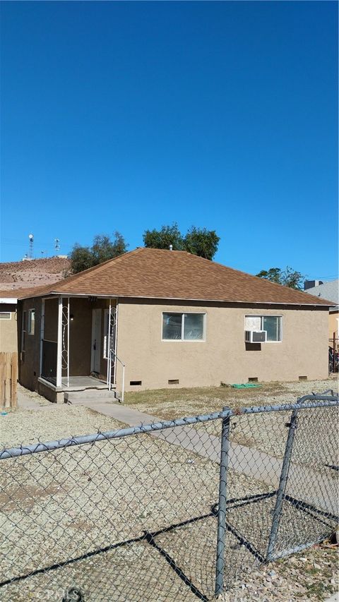 Photo of 711 Nancy St, Barstow, CA 92311 (MLS # HD25250087) Photo of 711 Nancy St, Barstow, CA 92311 (MLS # HD25250087)