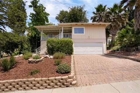 Photo of 21823 Providencia Street, Woodland Hills, CA 91364 (MLS # SR26103154)