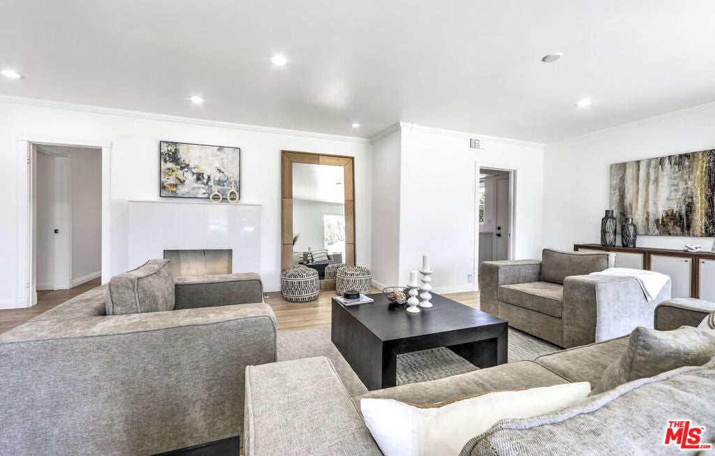 Photo of 4640 Laurelgrove Avenue, Studio City, CA 91604 (MLS # 26842159)