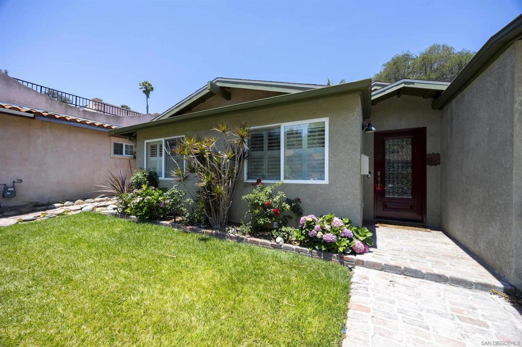 4582 Chateau Drive