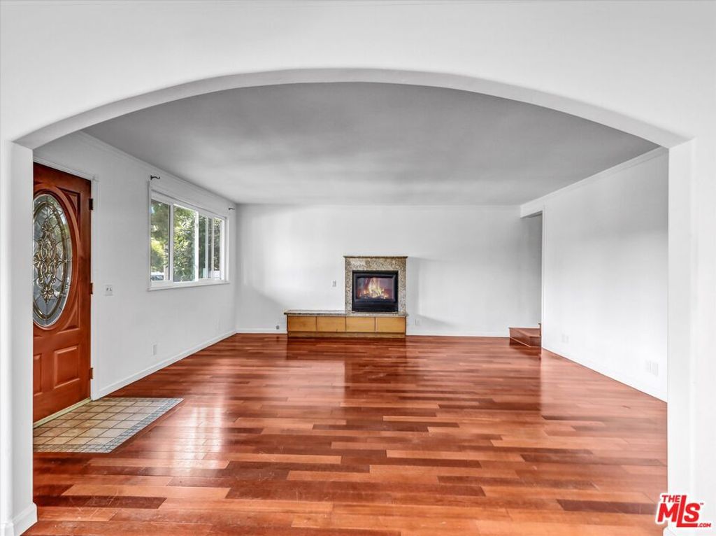 Photo of 12479 Walsh Avenue, Los Angeles, CA 90066 (MLS # 25602845)