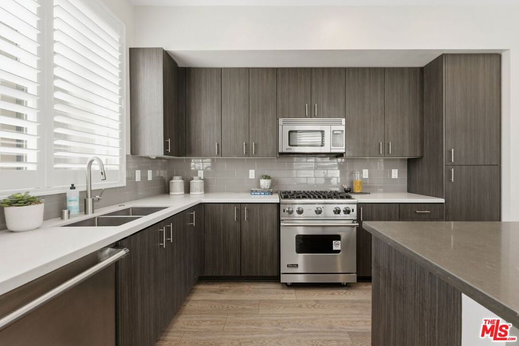 2753 Waverly Drive 806