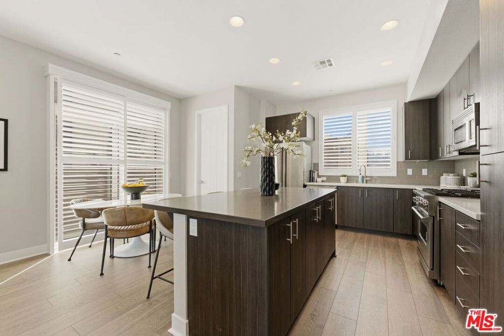 2753 Waverly Drive 806