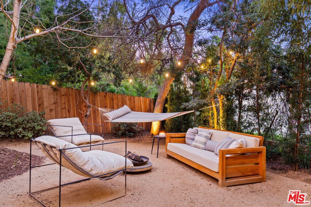 Photo of 6642 Emmet Terrace, Los Angeles, CA 90068 (MLS # 25590625)