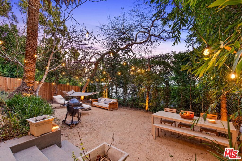 Photo of 6642 Emmet Terrace, Los Angeles, CA 90068 (MLS # 25590625)
