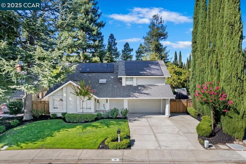 Photo of 587 El Capitan Dr, Danville, CA 94526 (MLS # 41116483)