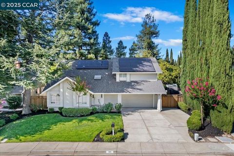 Photo of 587 El Capitan Dr, Danville, CA 94526 (MLS # 41116483)