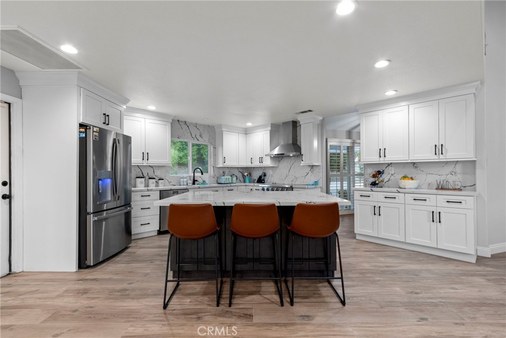 37215 Avenida La Cresta