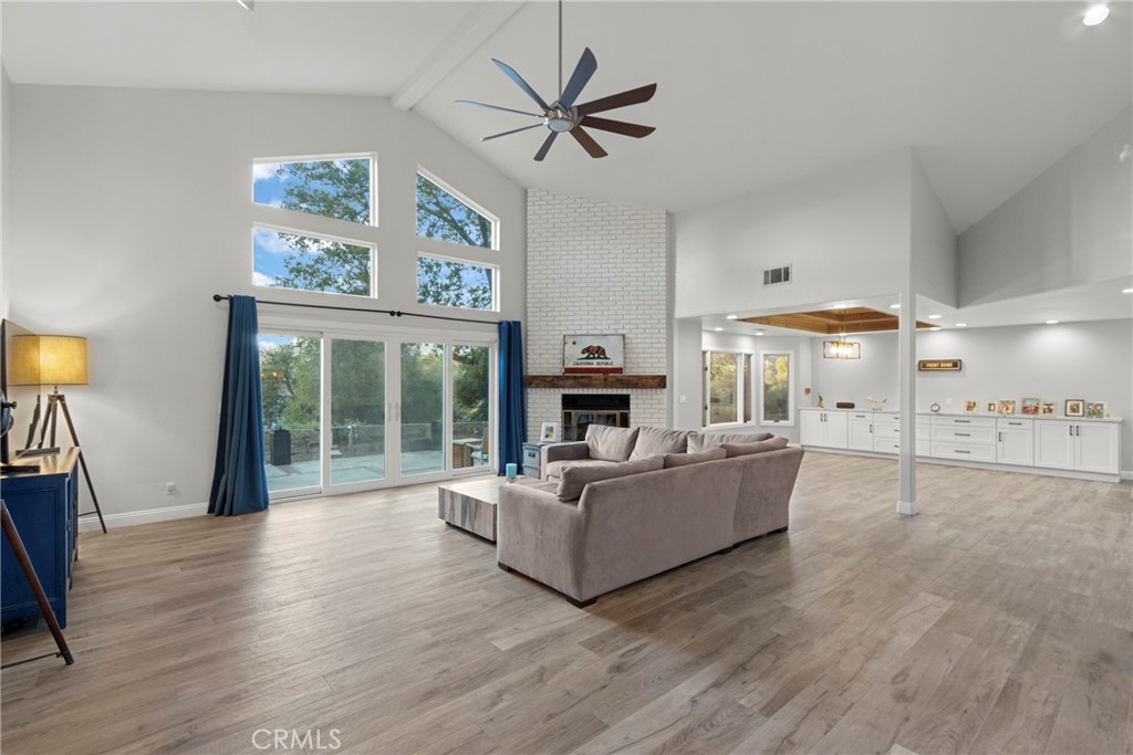 37215 Avenida La Cresta