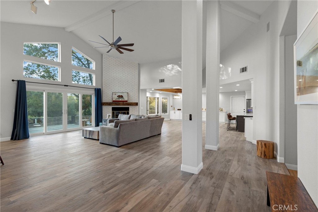 37215 Avenida La Cresta