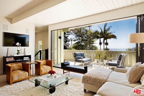 Photo of 31862 Cypress Lane, Laguna Beach, CA 92651 (MLS # 26761335)