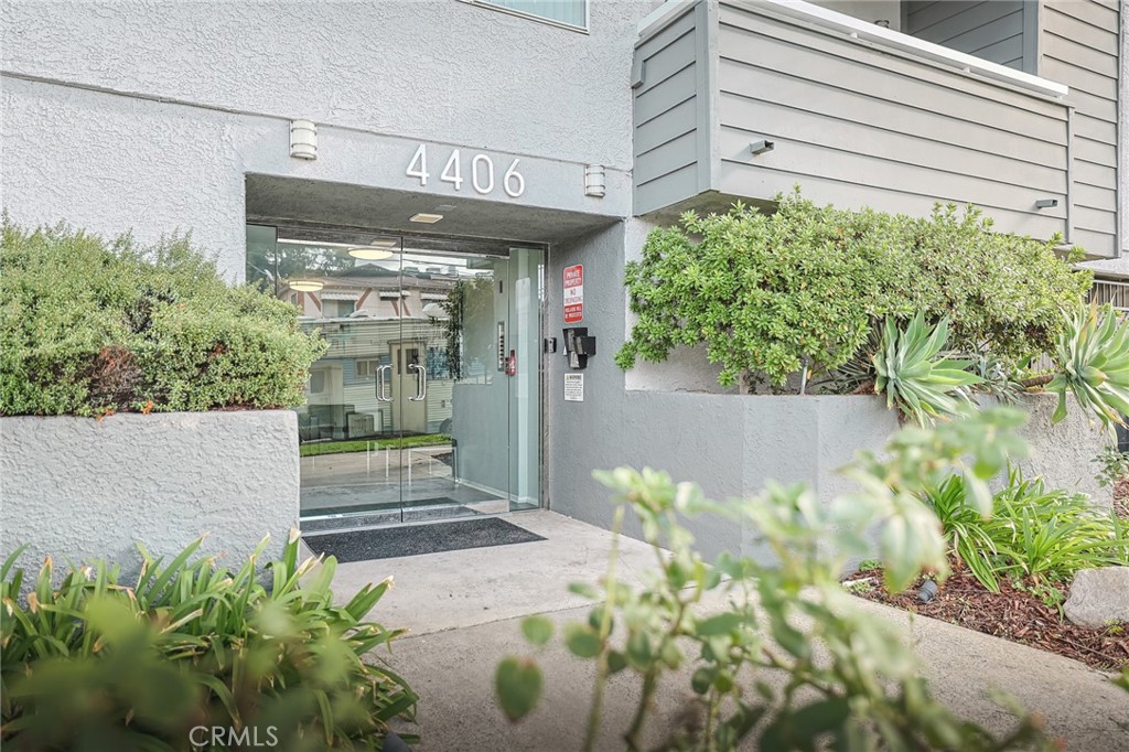 4406 Cahuenga Boulevard