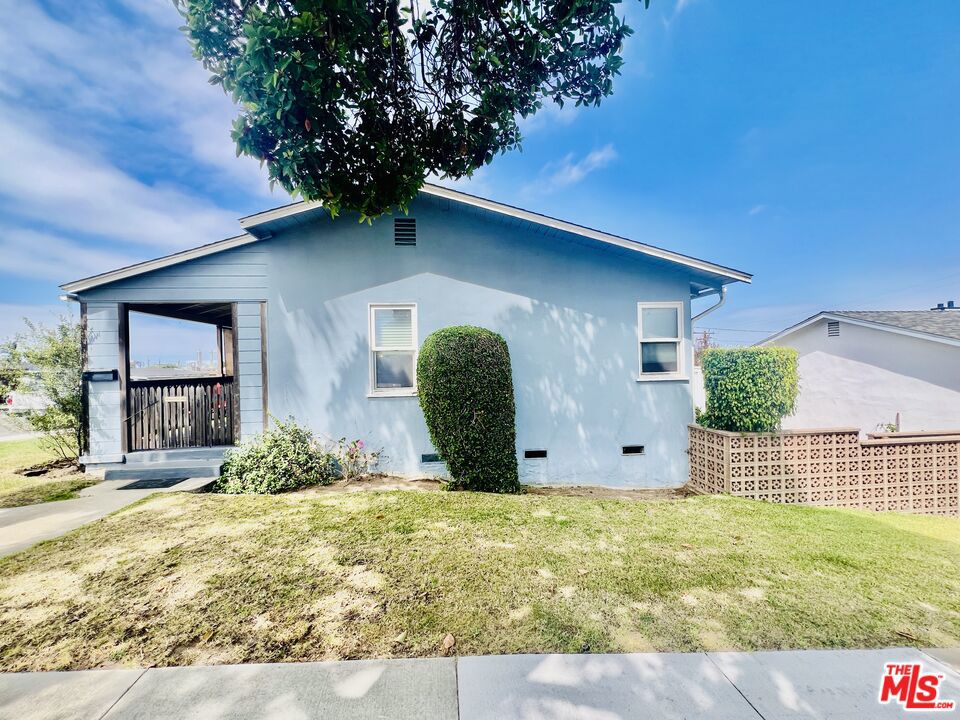 627 E Grand Avenue