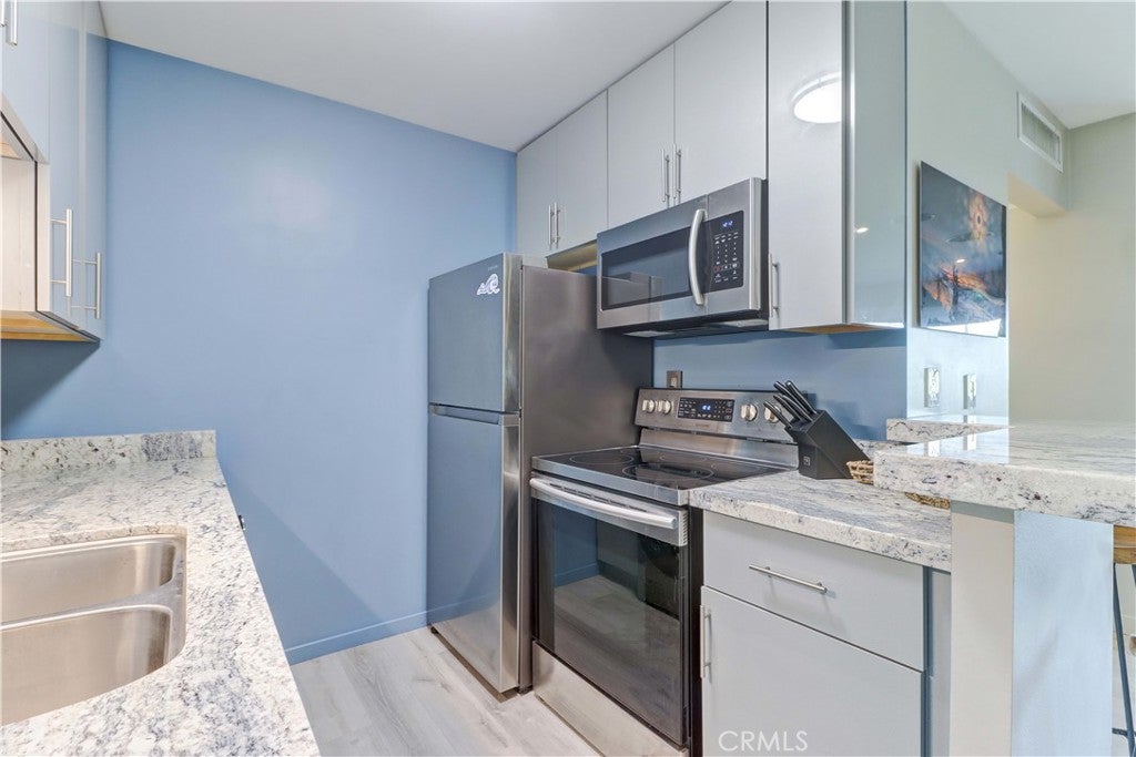 576 N Bellflower Boulevard 303