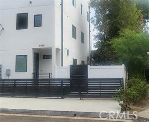 Photo of 5948 CANTALOUPE Street, Valley Glen, CA 91401 (MLS # SR26032306)