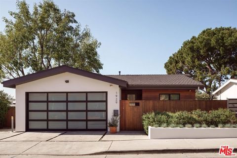 1929 Phillips Way Los Angeles CA 90042