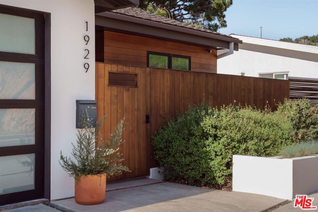 Photo of 1929 Phillips Way, Los Angeles, CA 90042 (MLS # 26647931)