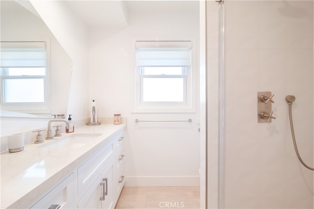 Main Beach (BCH) - Residential Lease