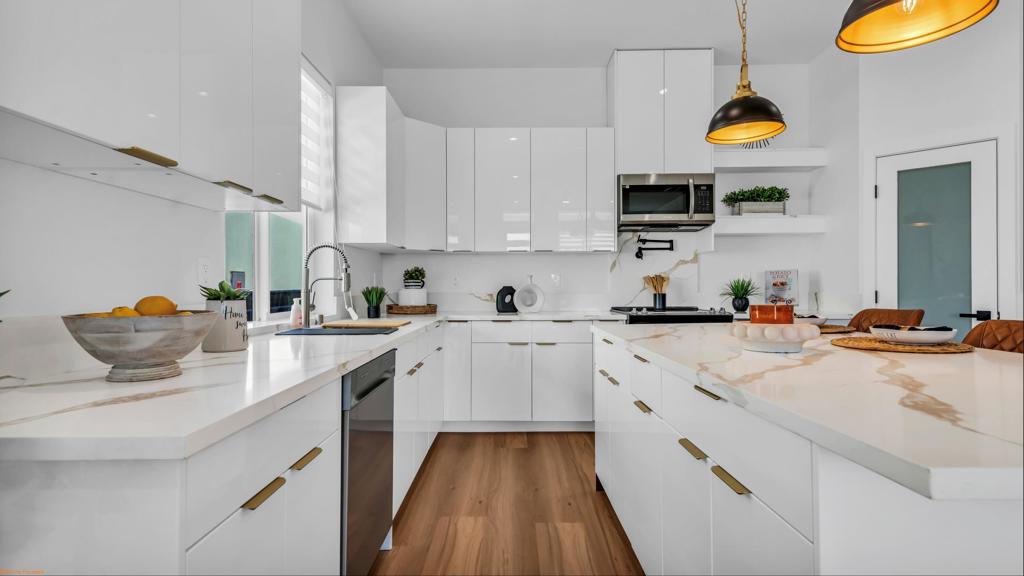 16334 Avenida Gracia