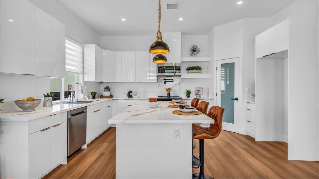 16334 Avenida Gracia