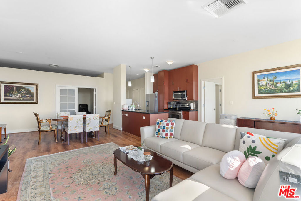 3810 Wilshire Boulevard 712