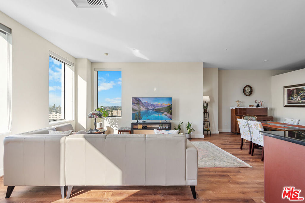 3810 Wilshire Boulevard 712