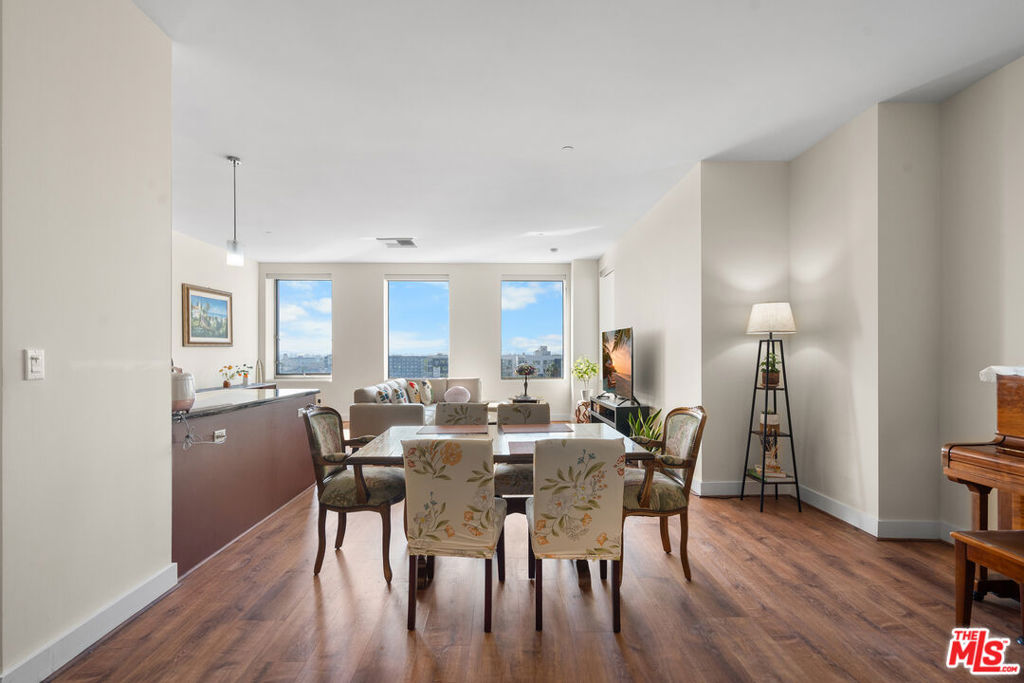 3810 Wilshire Boulevard 712