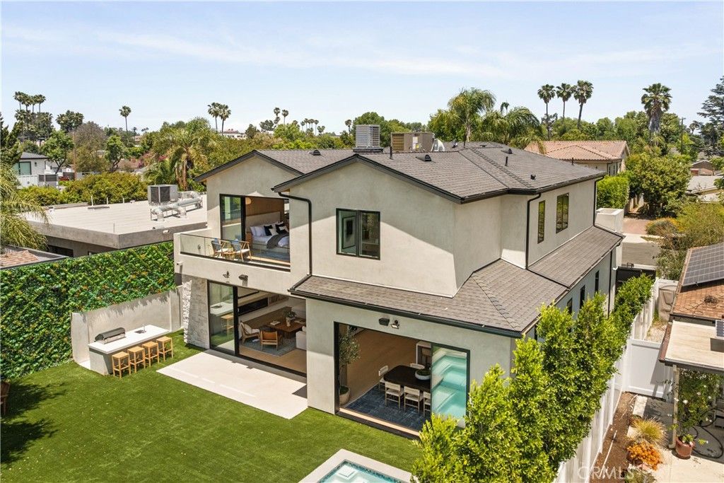 Photo of 13536 Morrison Street, Sherman Oaks, CA 91423 (MLS # SR25231486)
