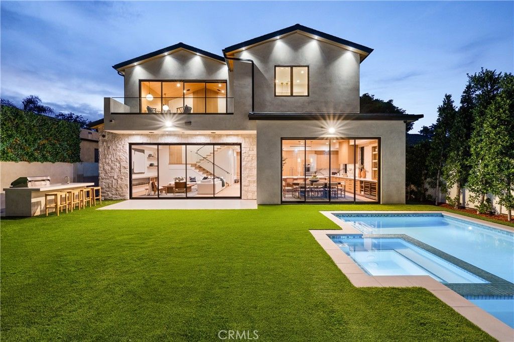 Photo of 13536 Morrison Street, Sherman Oaks, CA 91423 (MLS # SR25231486)