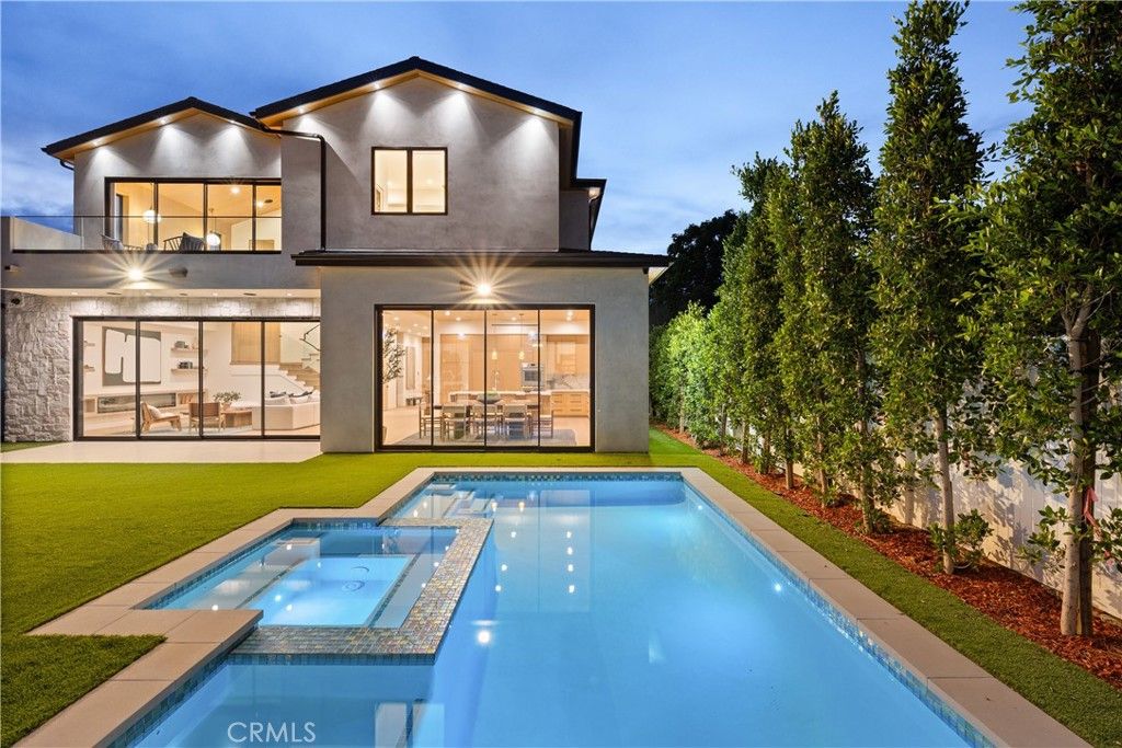Photo of 13536 Morrison Street, Sherman Oaks, CA 91423 (MLS # SR25231486)