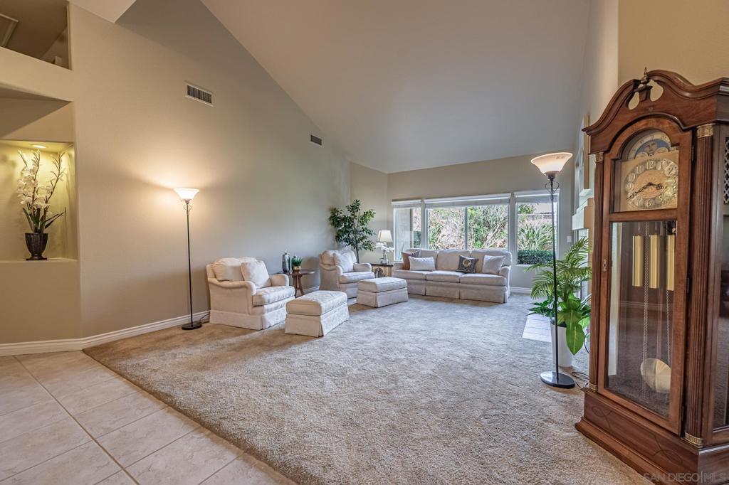 1772 Crescent Knolls Gln