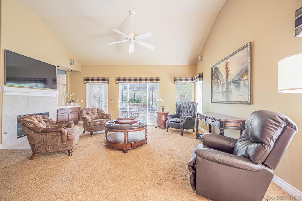 1772 Crescent Knolls Gln