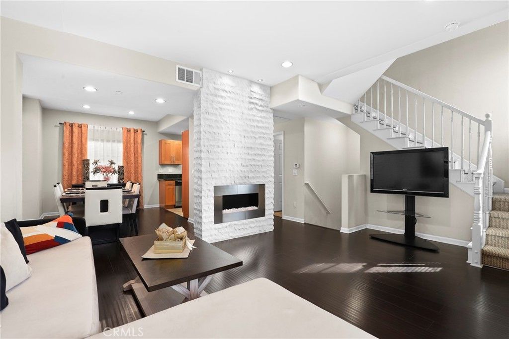 Photo of 879 Michigan Blvd #G, Pasadena, CA 91107 (MLS # PF26059043)