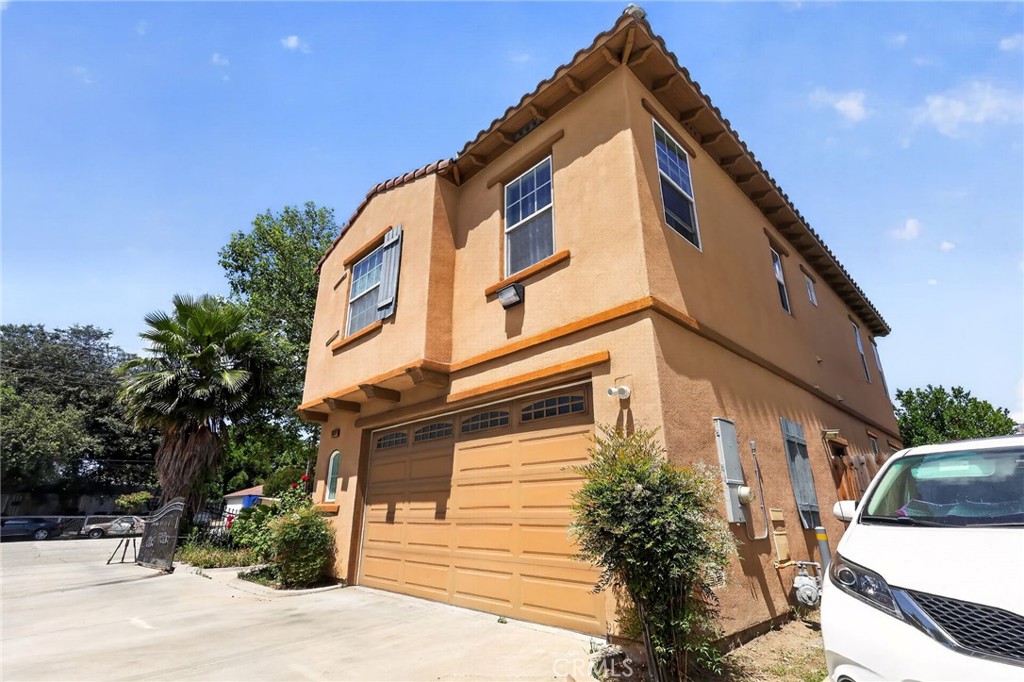 1350 S Towne