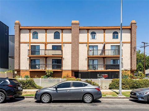 Photo of 2480 Penmar, Venice, CA 90291 (MLS # SB26021747)