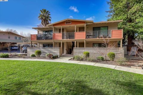 Photo of 40 Casa Maria Ct Ct, Alamo, CA 94507 (MLS # 41119251)
