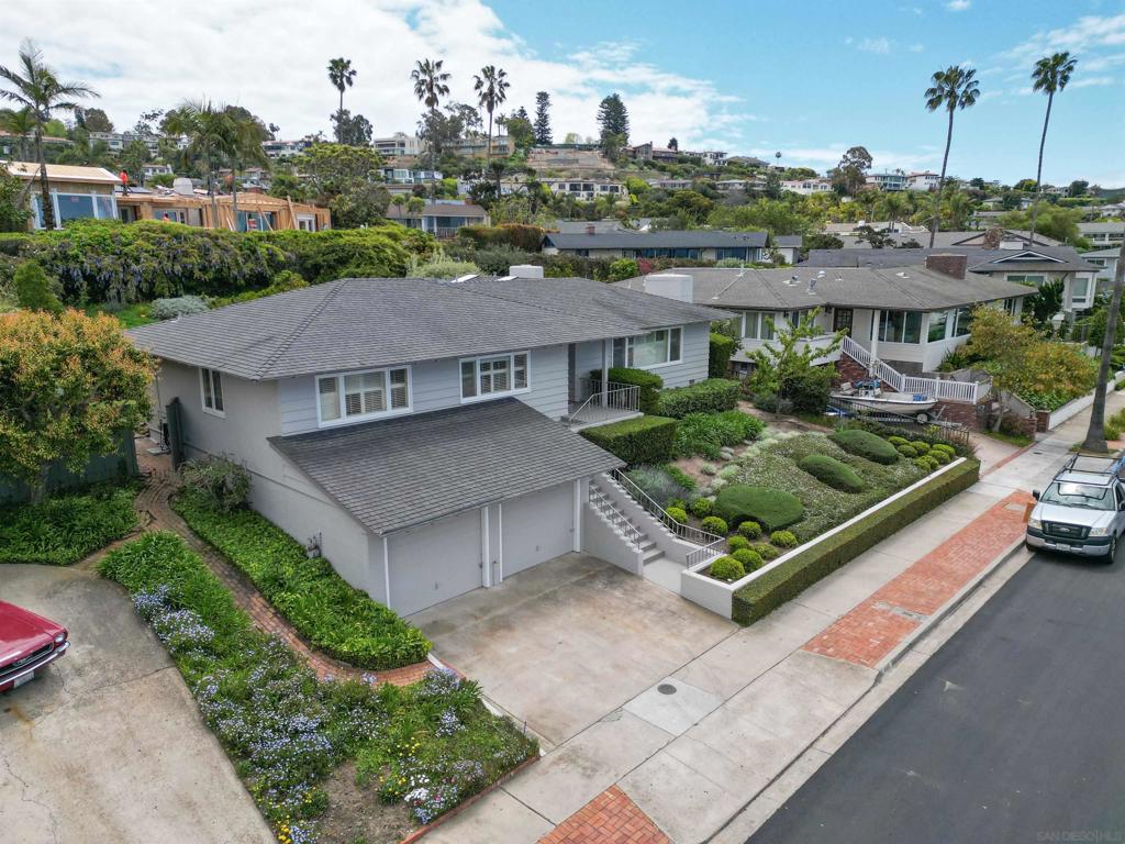 6631 Avenida Mirola