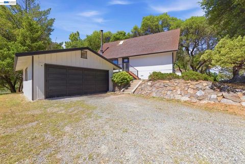 Photo of 20543 Nob Hill Cir CIR, Groveland, CA 95321 (MLS # 41131772)