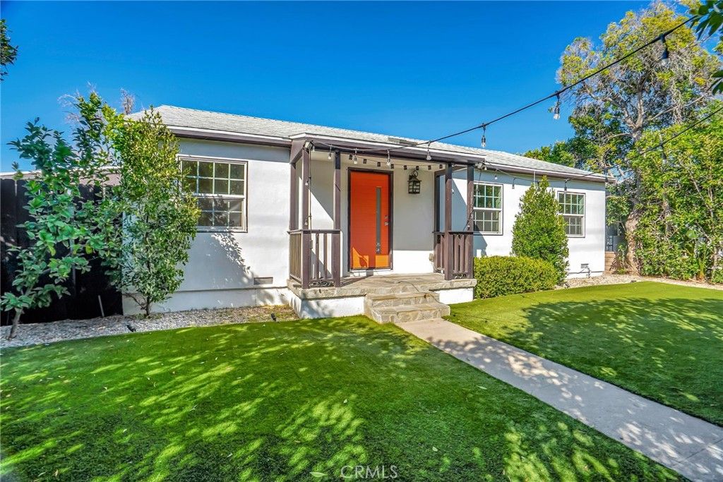 Photo of 17329 Burbank Boulevard, Encino, CA 91316 (MLS # SR26058975)